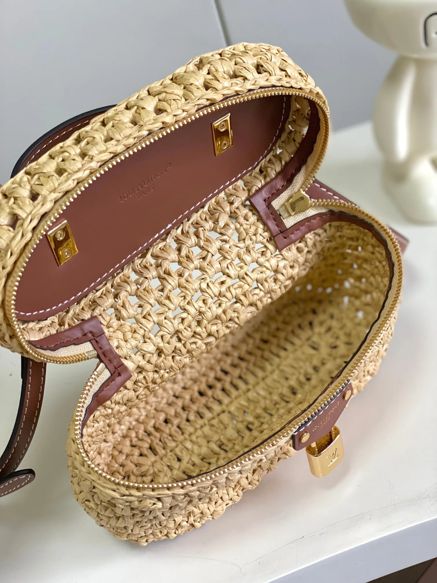 Alternative view of Louis Vuitton Vanity Chain Pouch M14303