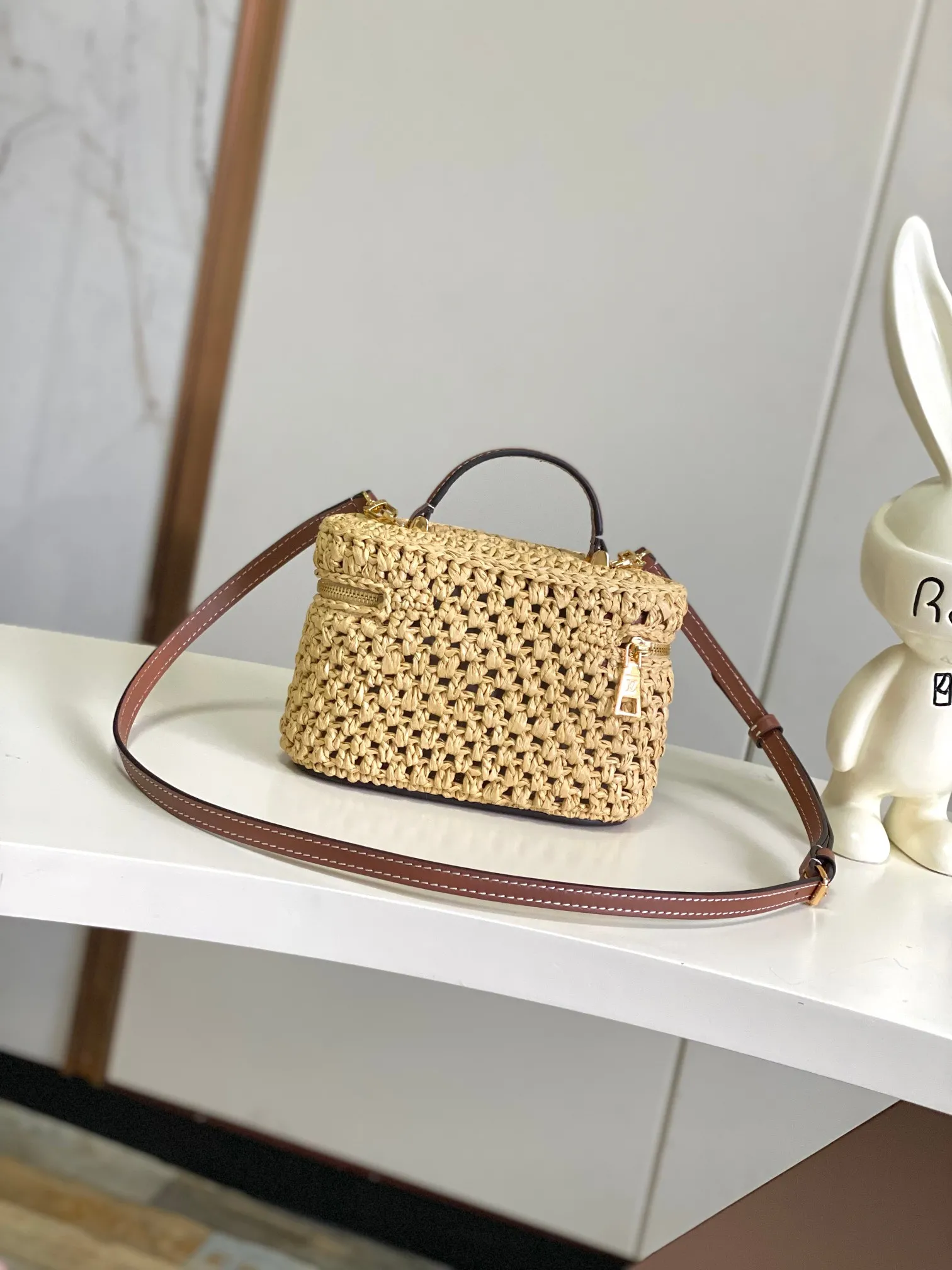 Louis Vuitton Vanity Chain Pouch M14303 - Image 5