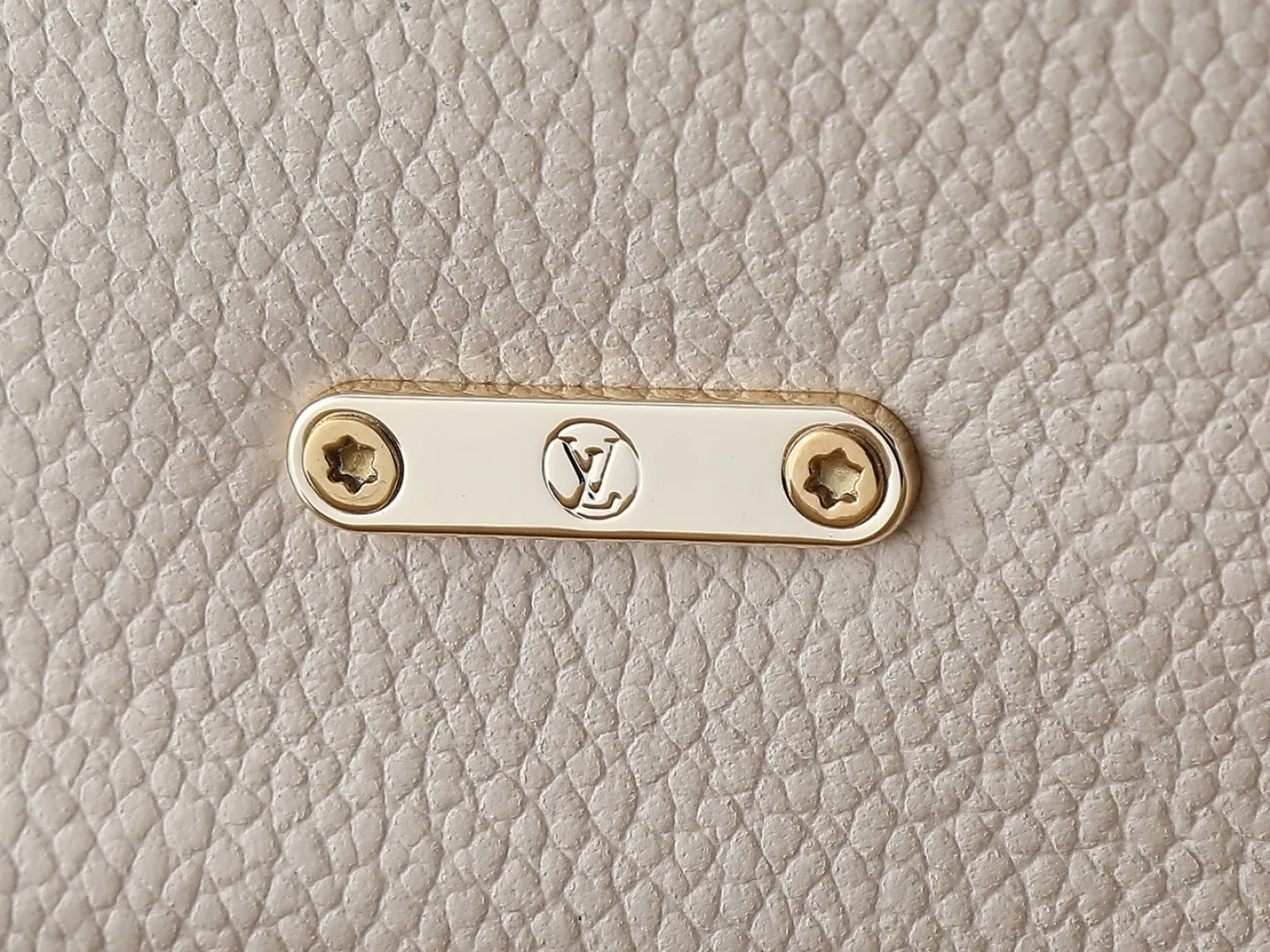 Alternative view of Louis Vuitton Nano Madeleine M25596