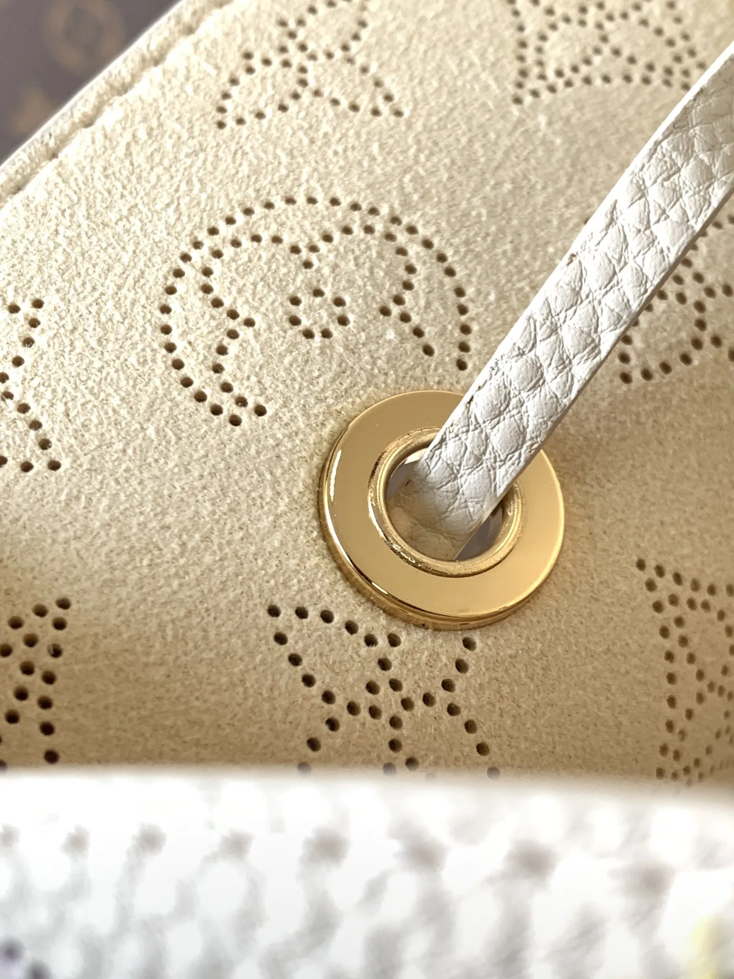 Alternative view of Louis Vuitton Bella M15114