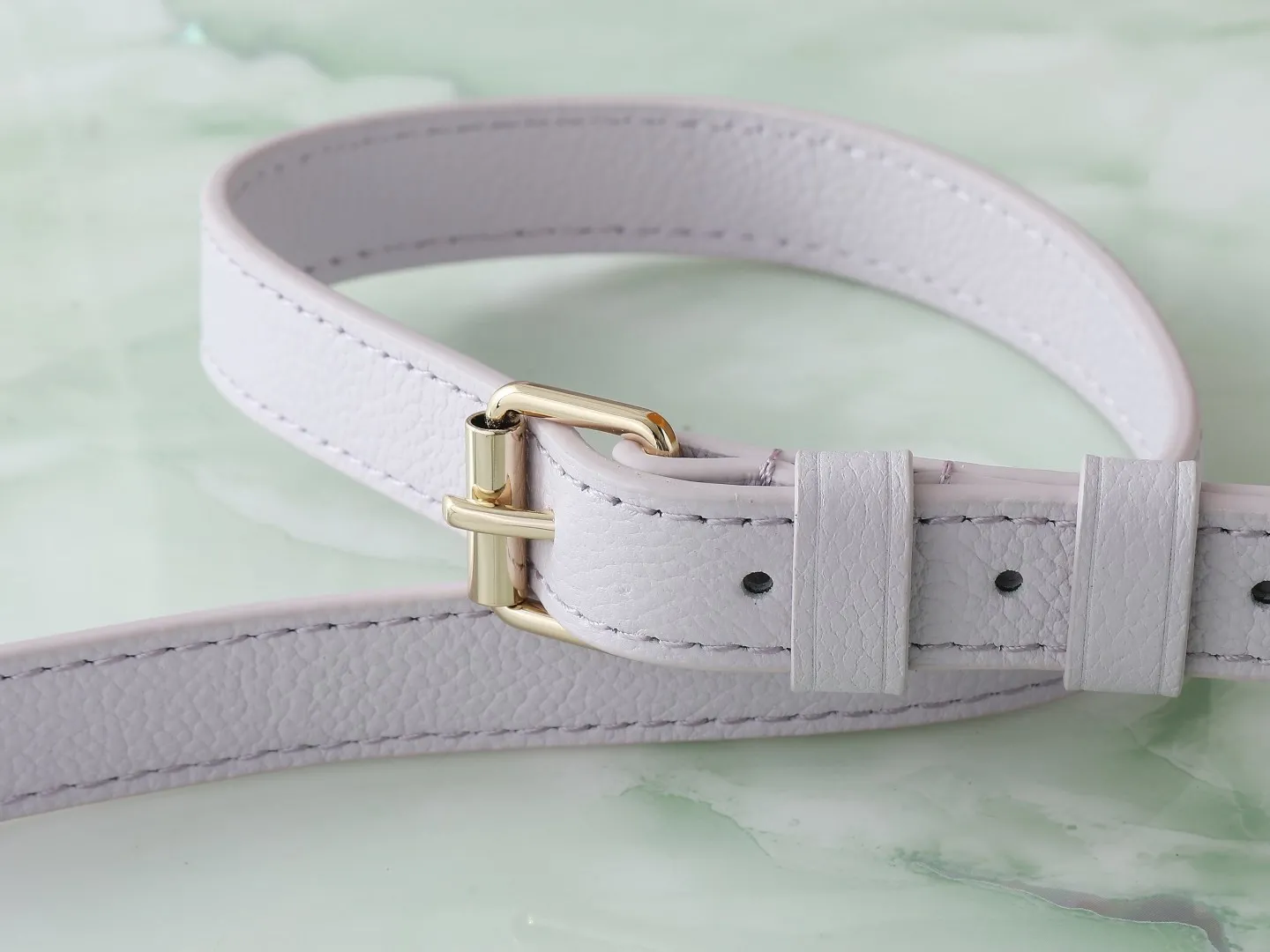 Alternative view of Louis Vuitton OnTheGo East West M15192