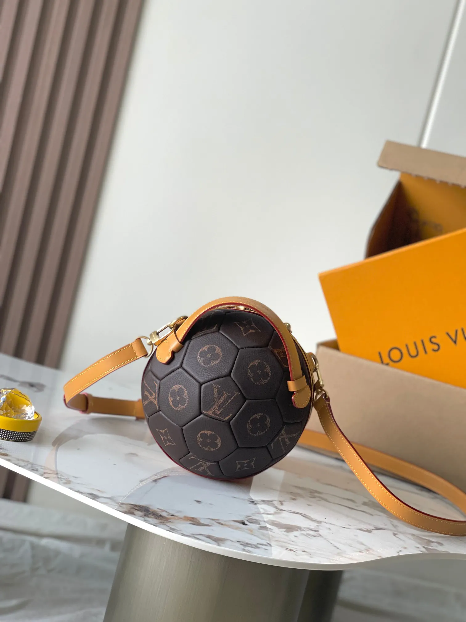 Louis Vuitton Soccer Ball Bag M13894 - 图片 3