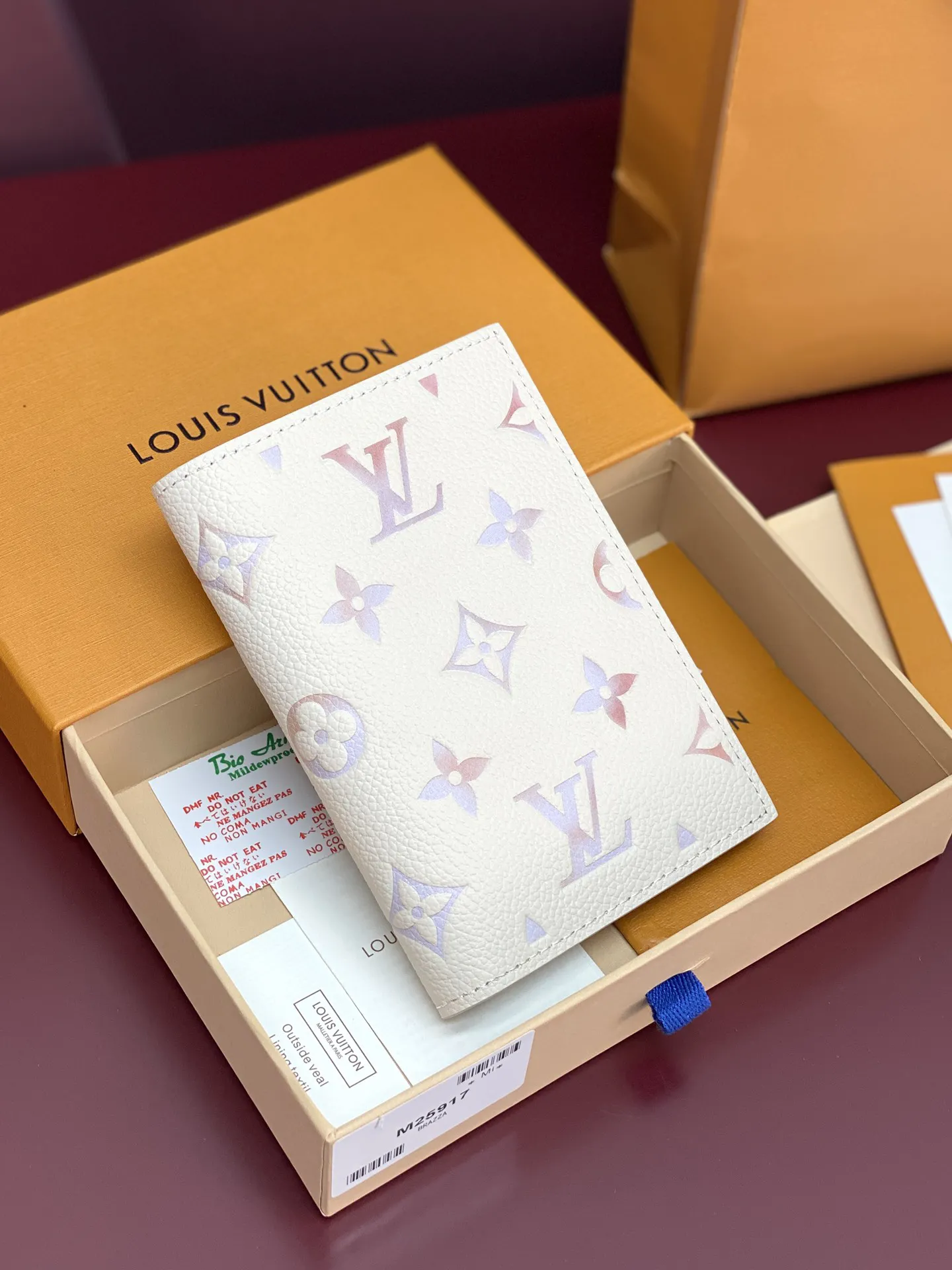 Louis Vuitton Passport Cover M25917 - 图片 3