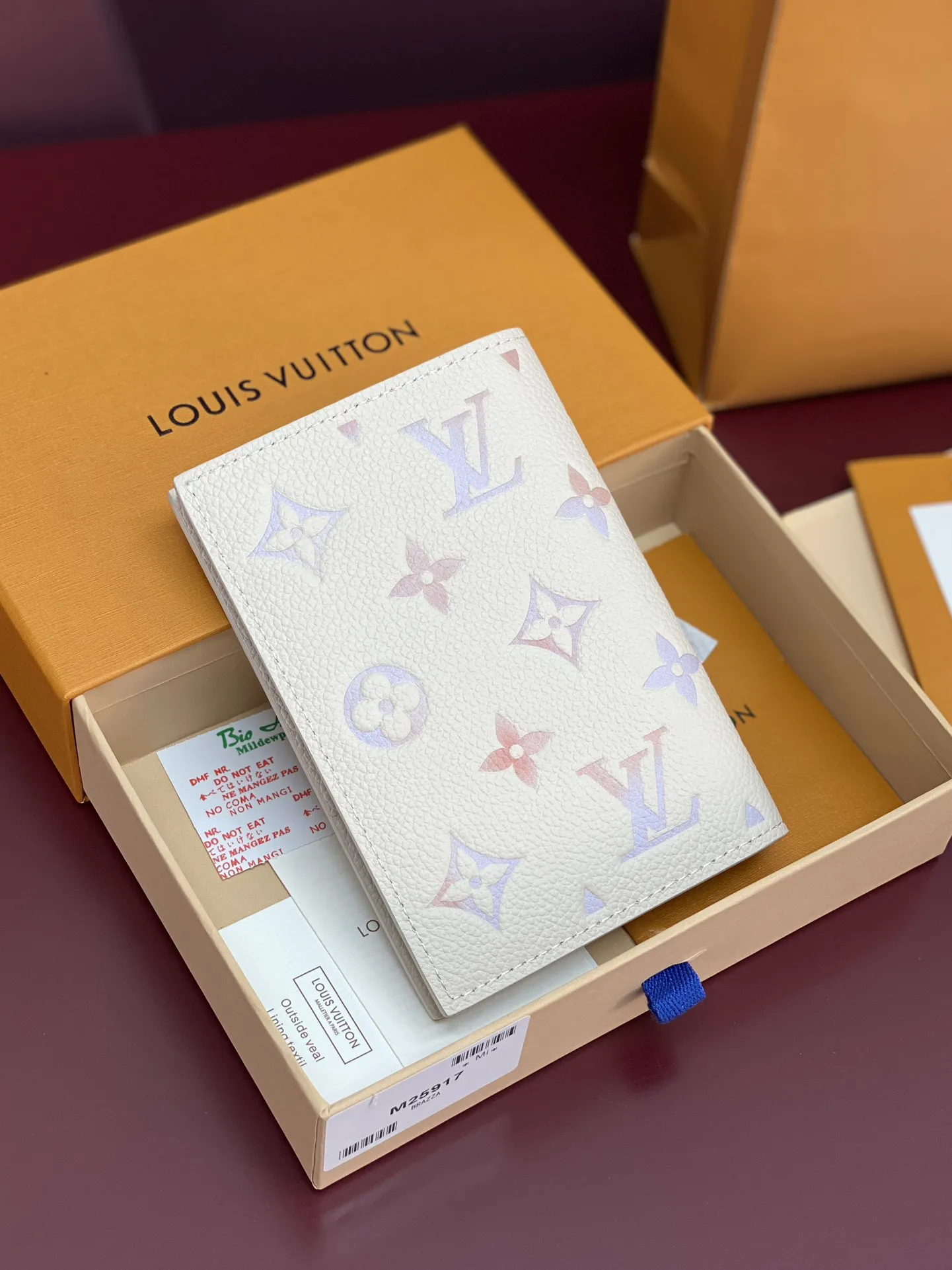 Louis Vuitton Passport Cover M25917 - 图片 4