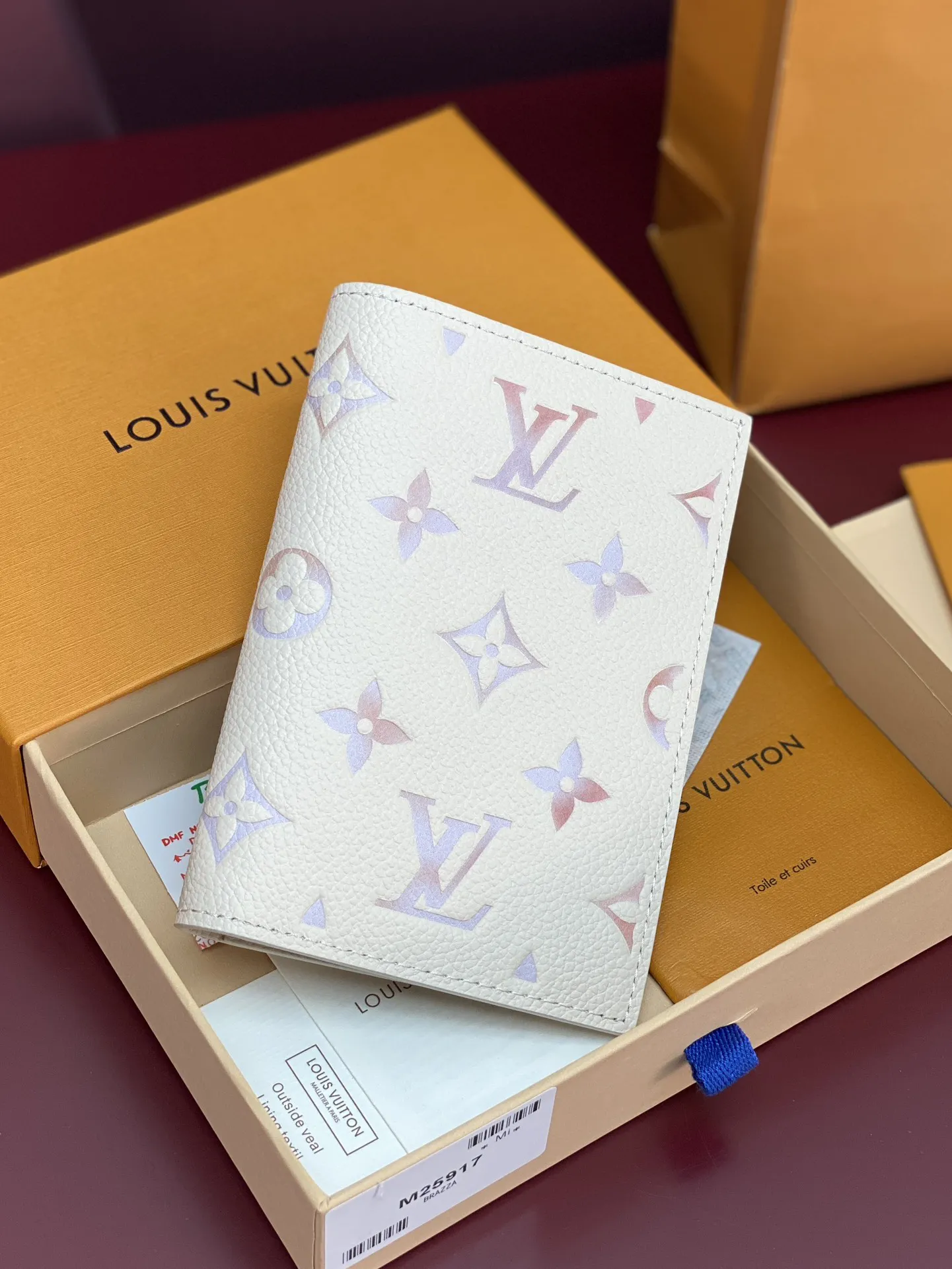 Louis Vuitton Passport Cover M25917 - 图片 5