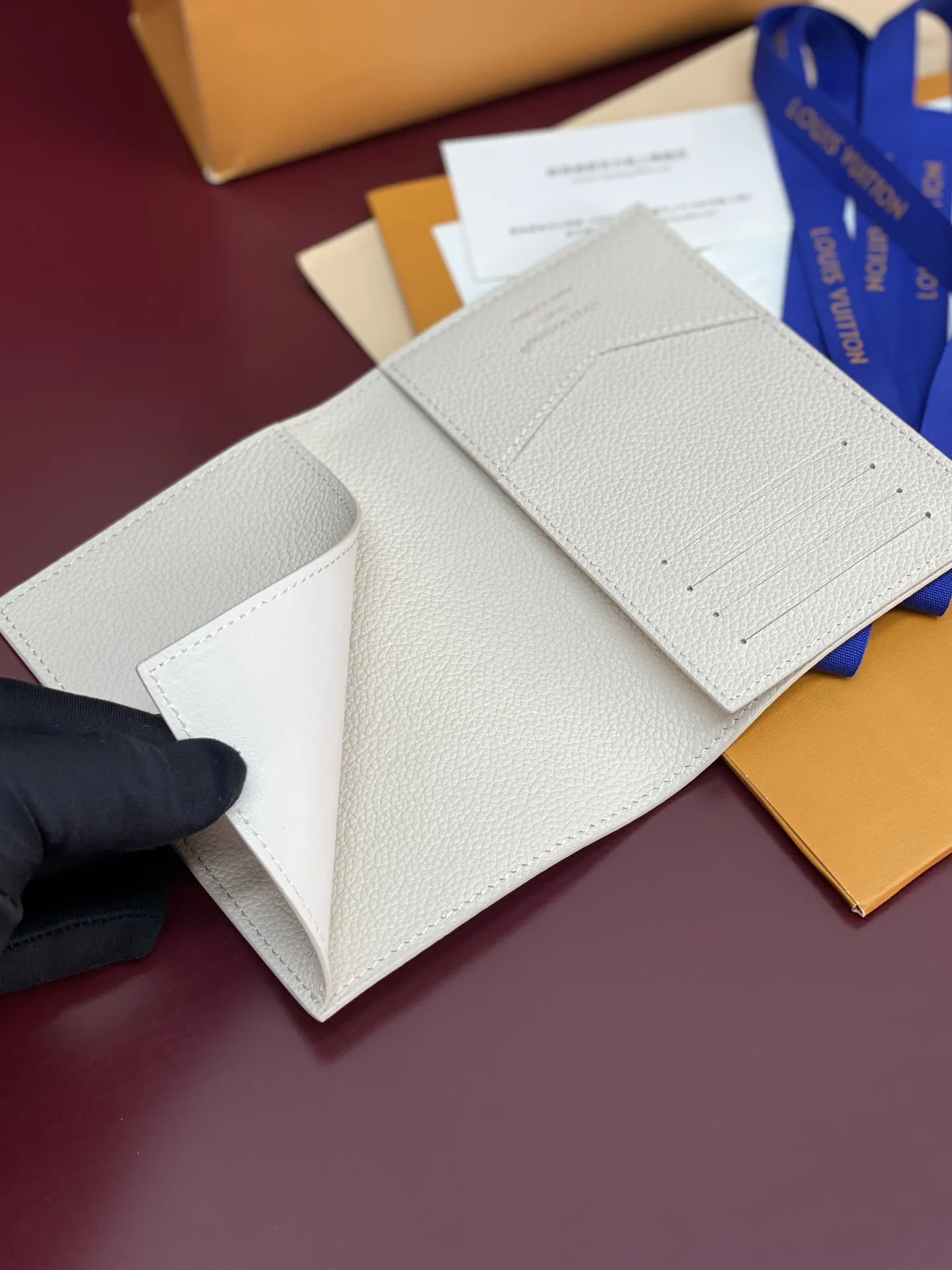 Louis Vuitton Passport Cover M25917 - 图片 8