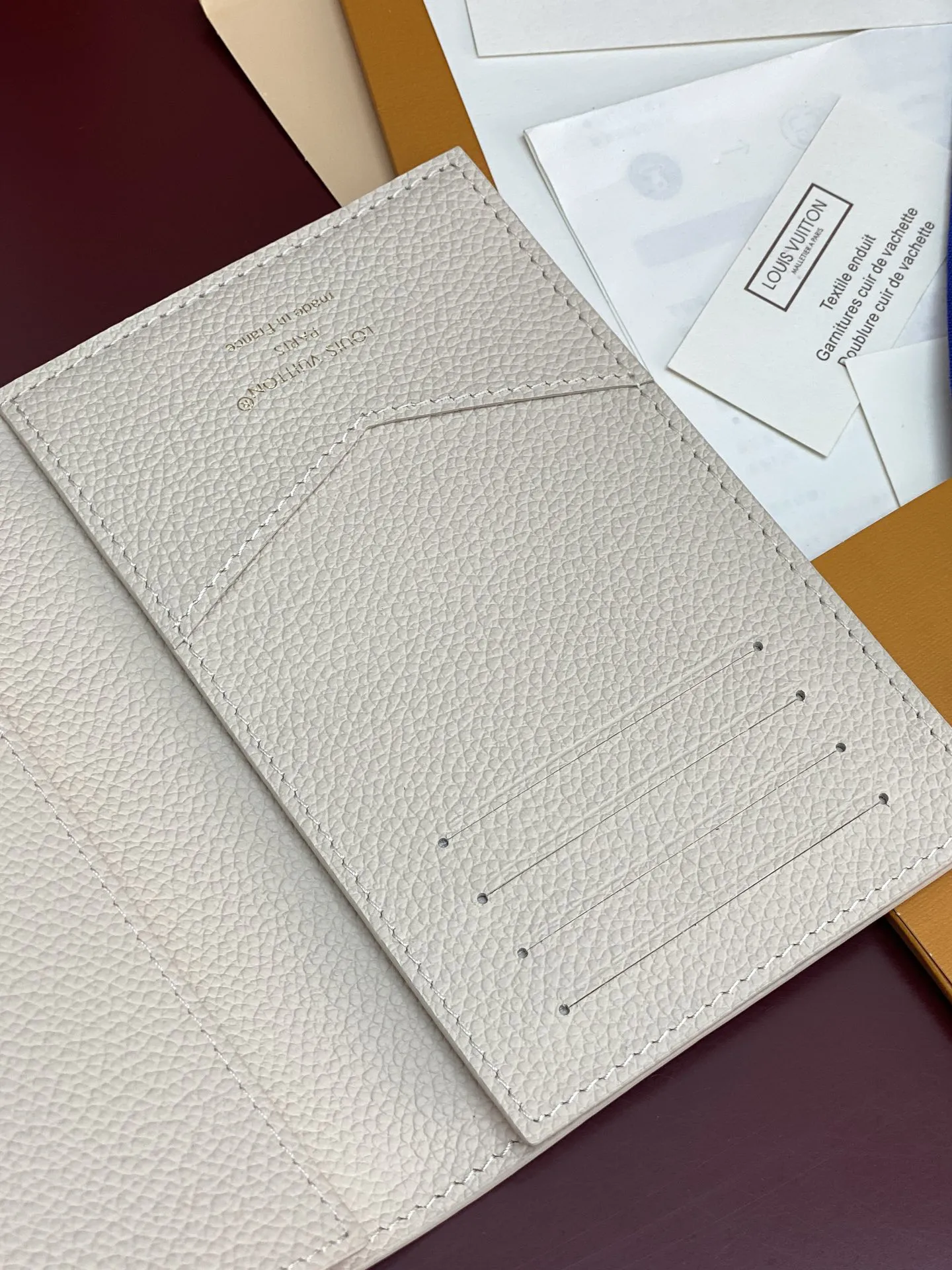 Louis Vuitton Passport Cover M25917 - 图片 10