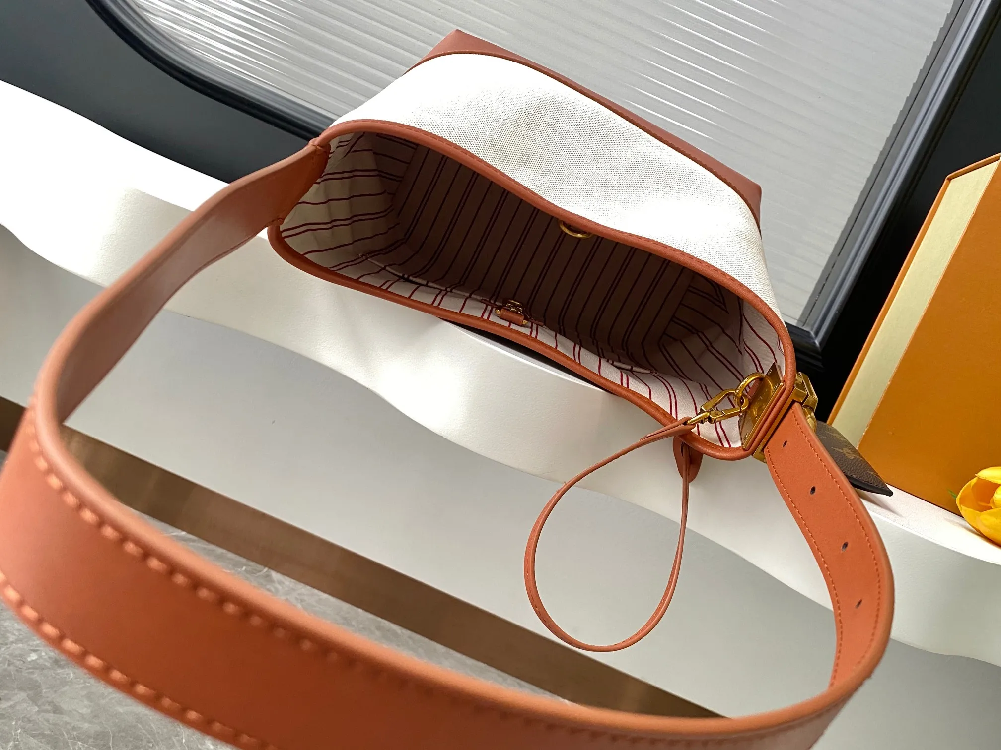 Louis Vuitton Low Key Hobo PM M25468 - 图片 10