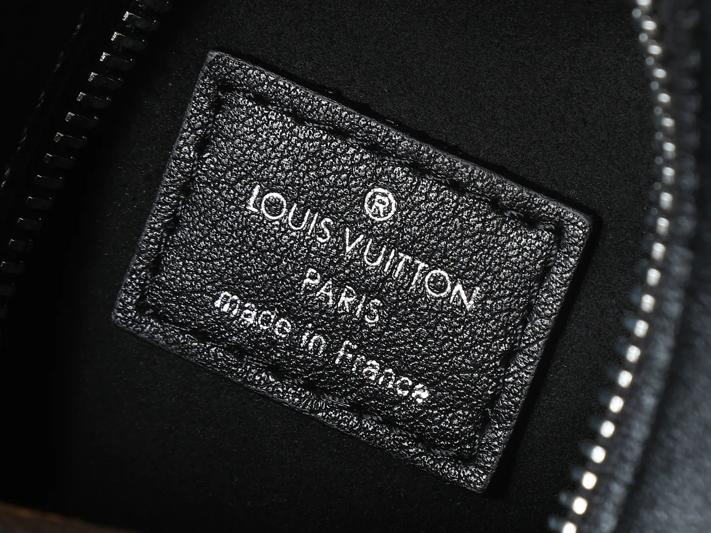 Alternative view of Louis Vuitton Side Trunk Vibe MM M15195