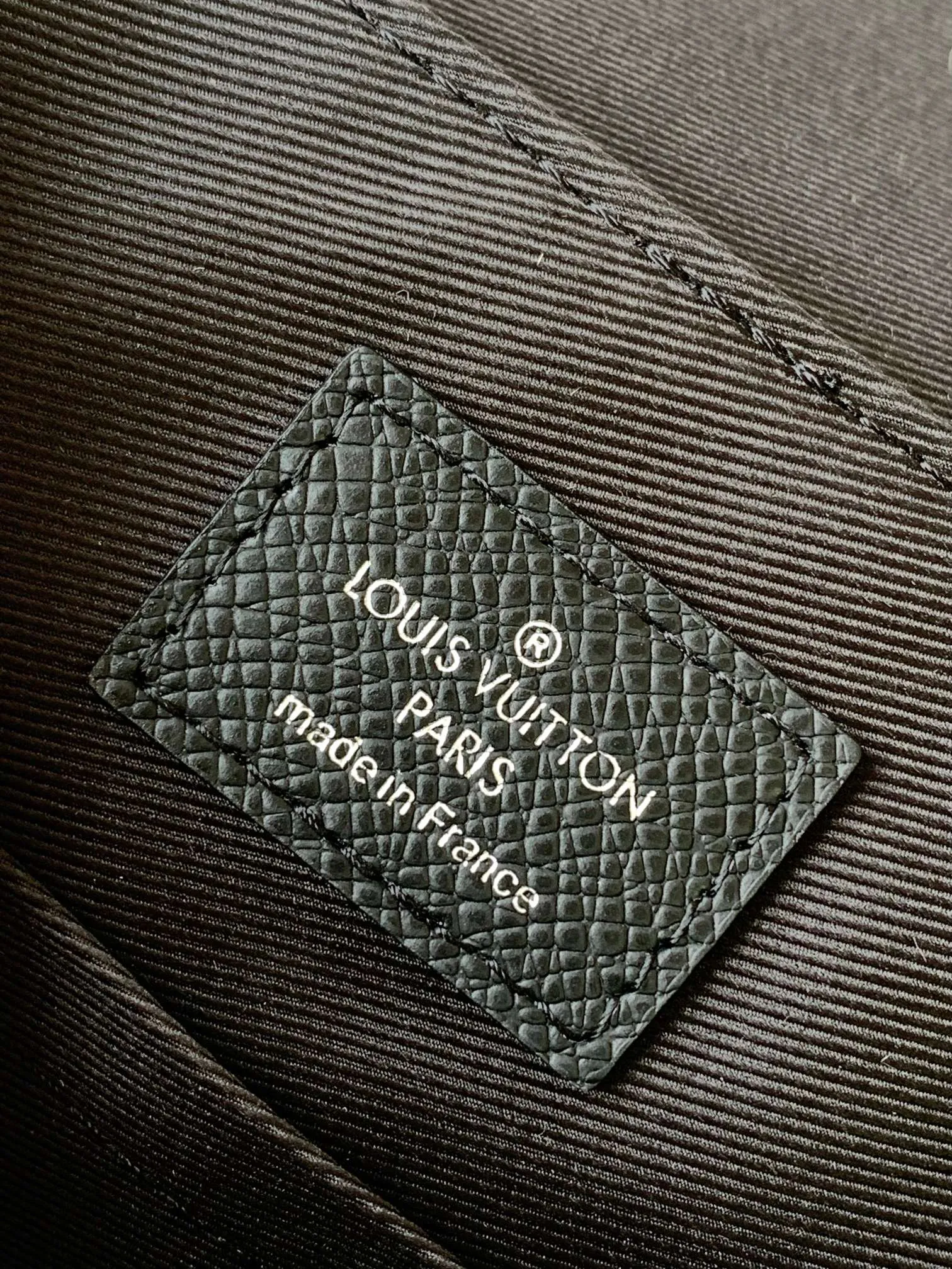 Alternative view of Louis Vuitton District PM M30850