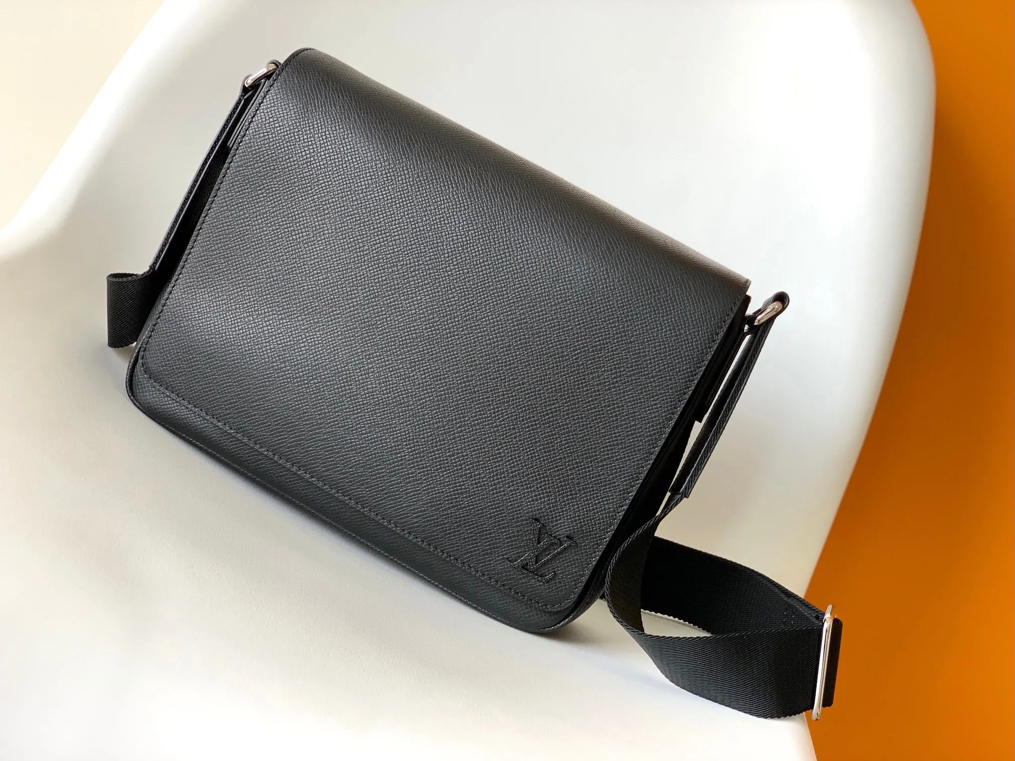 Louis Vuitton District PM M30850 - 图片 3