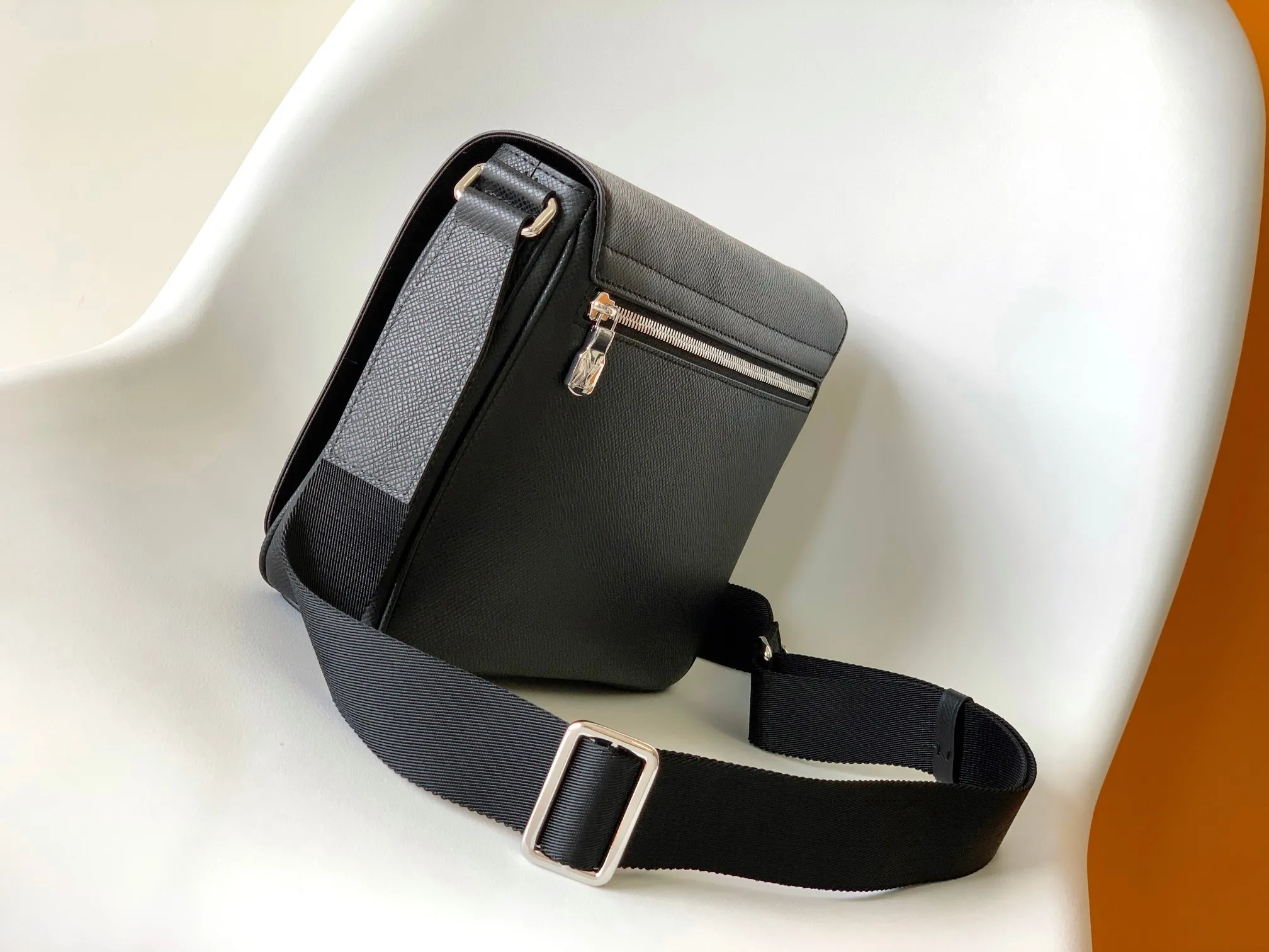 Louis Vuitton District PM M30850 - 图片 4