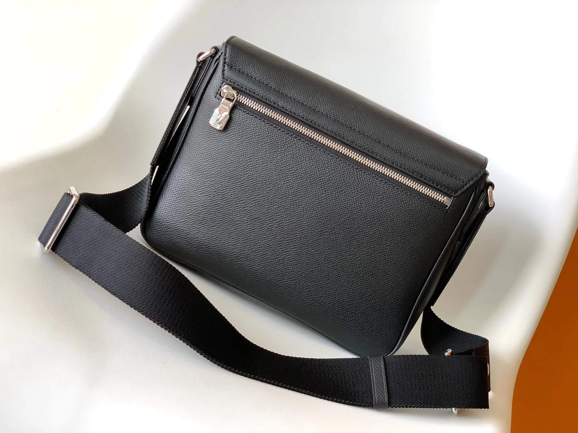 Louis Vuitton District PM M30850 - 图片 5