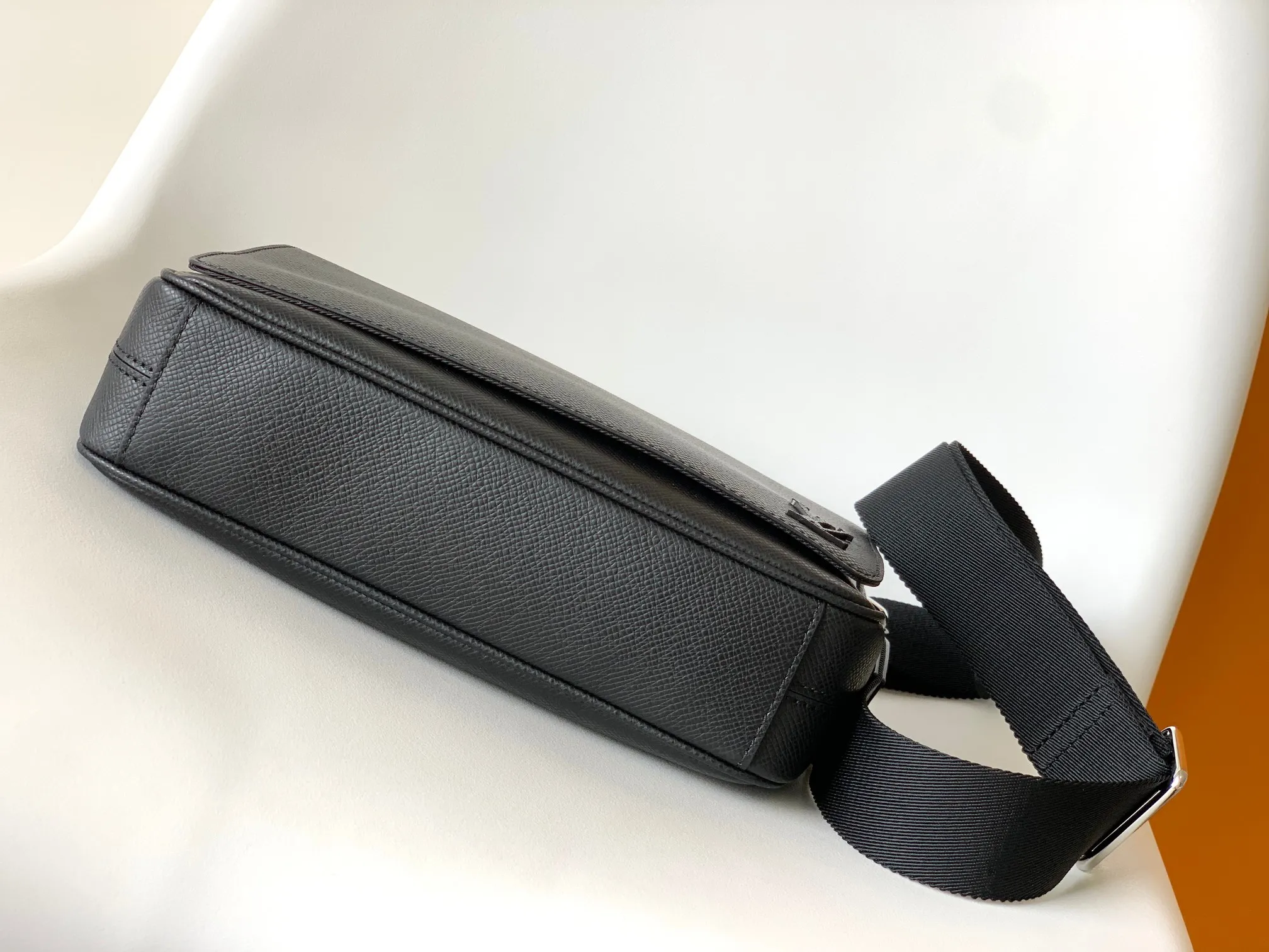 Louis Vuitton District PM M30850 - 图片 6