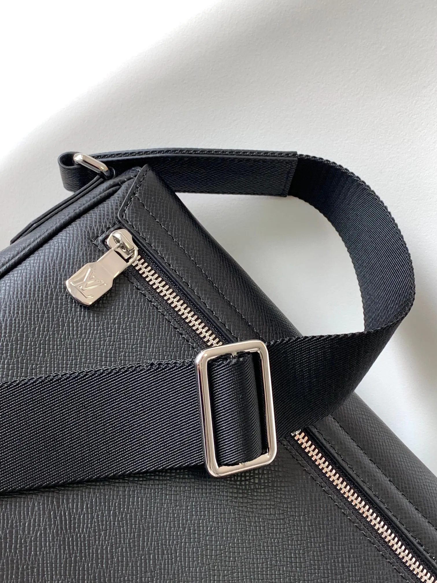 Louis Vuitton District PM M30850 - 图片 9