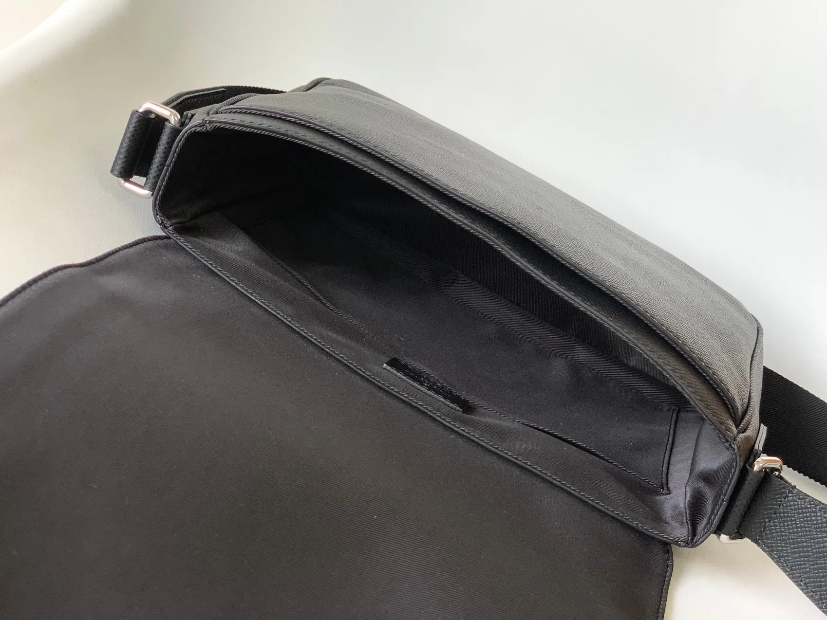 Louis Vuitton District PM M30850 - 图片 10