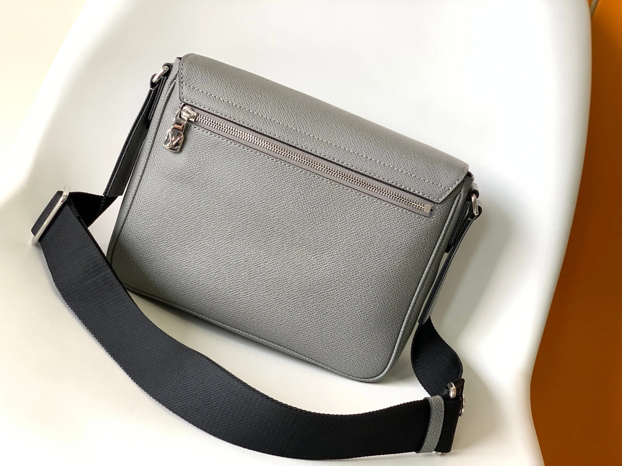 Louis Vuitton District PM M30851 - Image 5