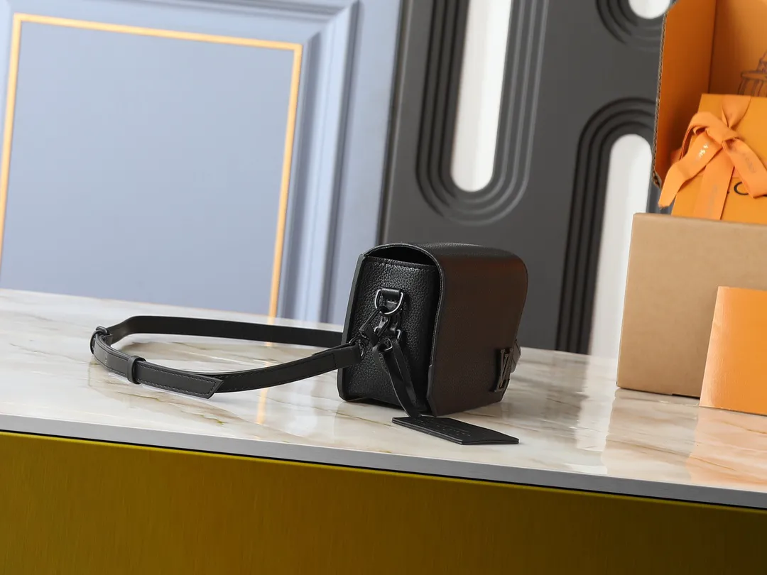 Louis Vuitton Fastline Wearable Wallet M82085 - 图片 4