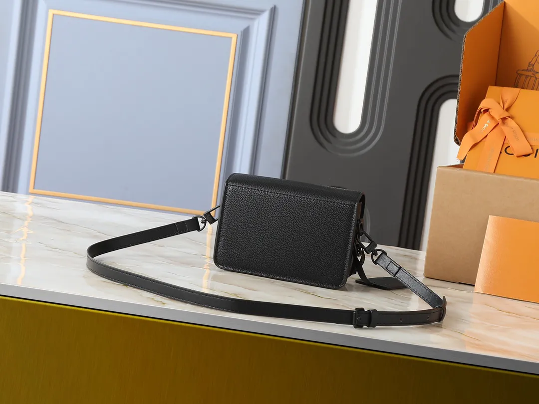 Louis Vuitton Fastline Wearable Wallet M82085 - 图片 5