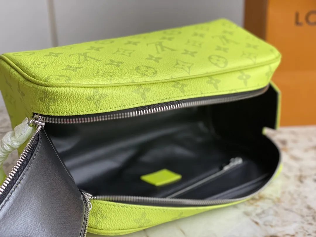 Alternative view of Louis Vuitton Dopp Kit M10144