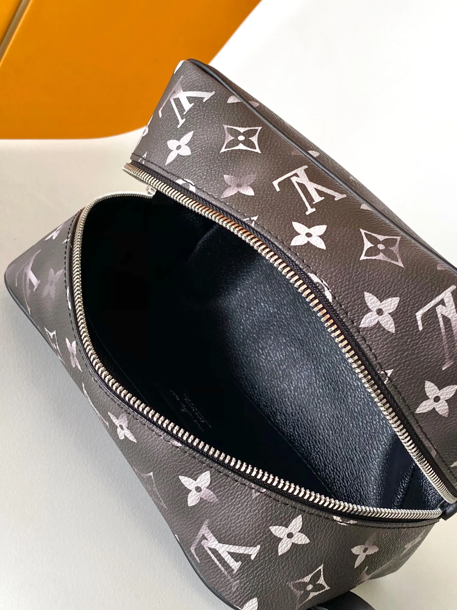 Louis Vuitton Locker Dopp Kit M11670 - 图片 10