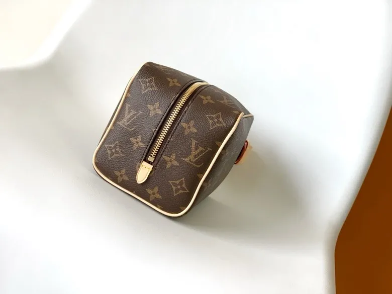 Louis Vuitton Locker Dopp Kit M83112 - Image 4