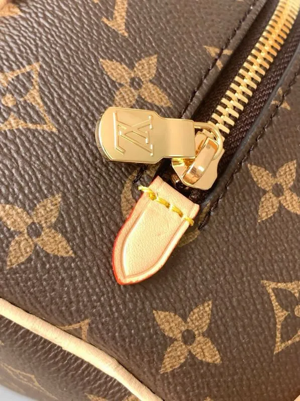 Louis Vuitton Locker Dopp Kit M83112 - Image 7