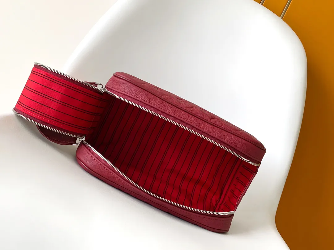 Louis Vuitton Dopp Kit M13023 - Image 10
