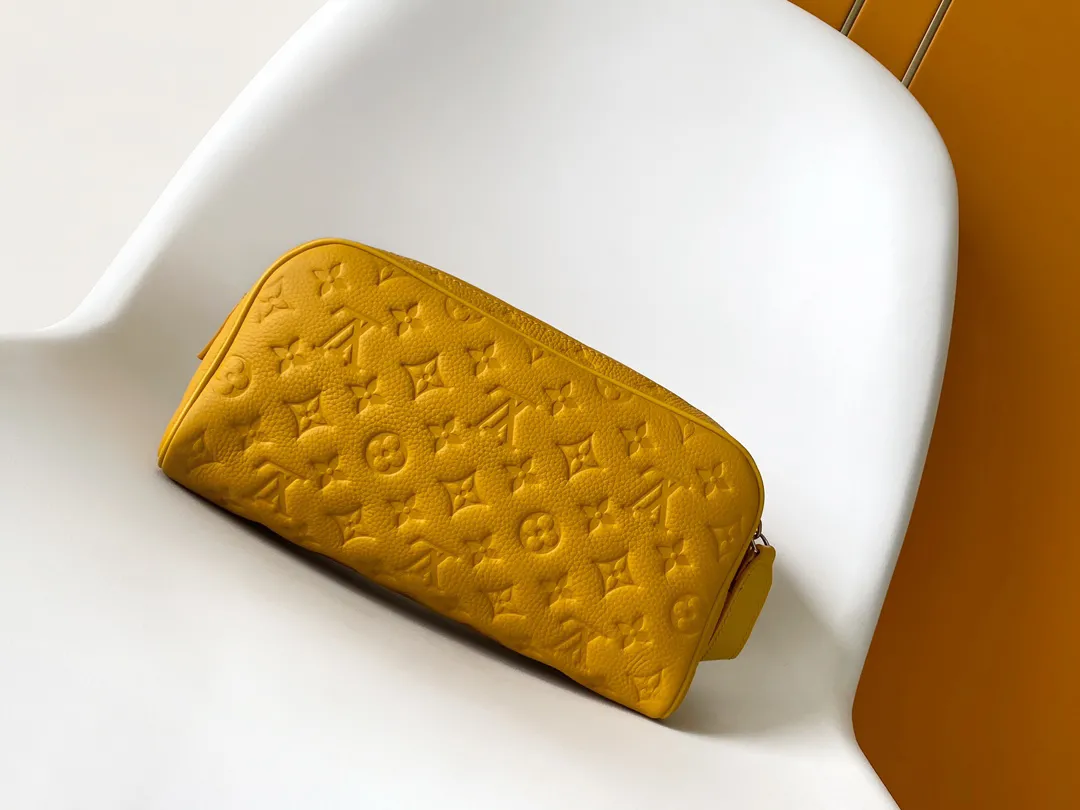 Louis Vuitton Dopp Kit M13009 - Image 4