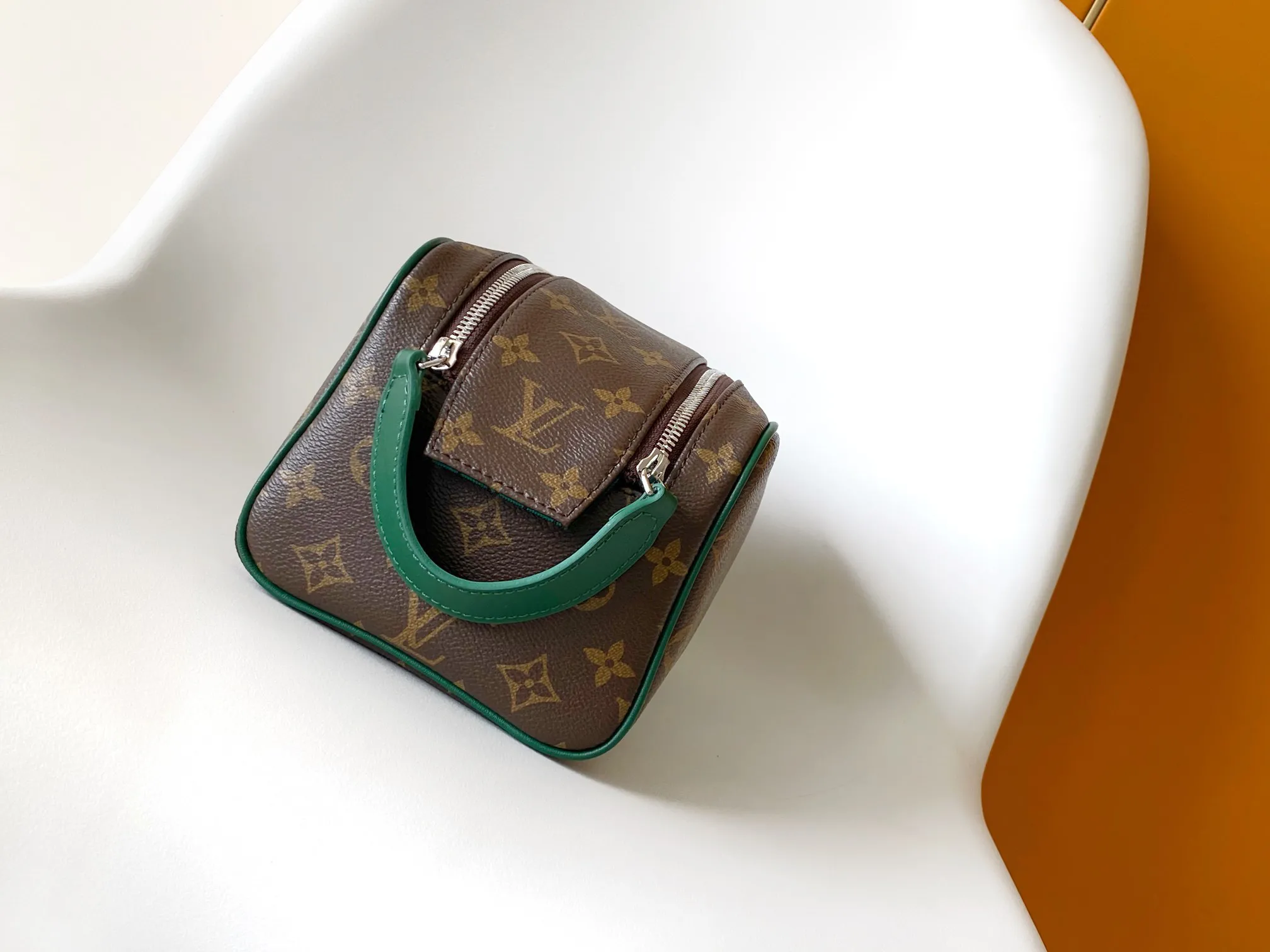 Louis Vuitton Dopp Kit M12639 - Image 4