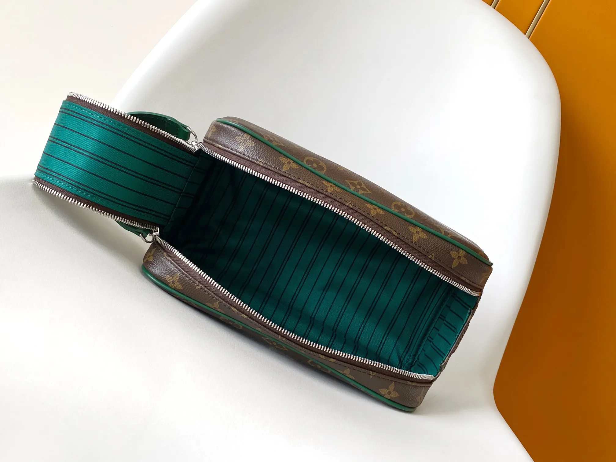 Louis Vuitton Dopp Kit M12639 - Image 7