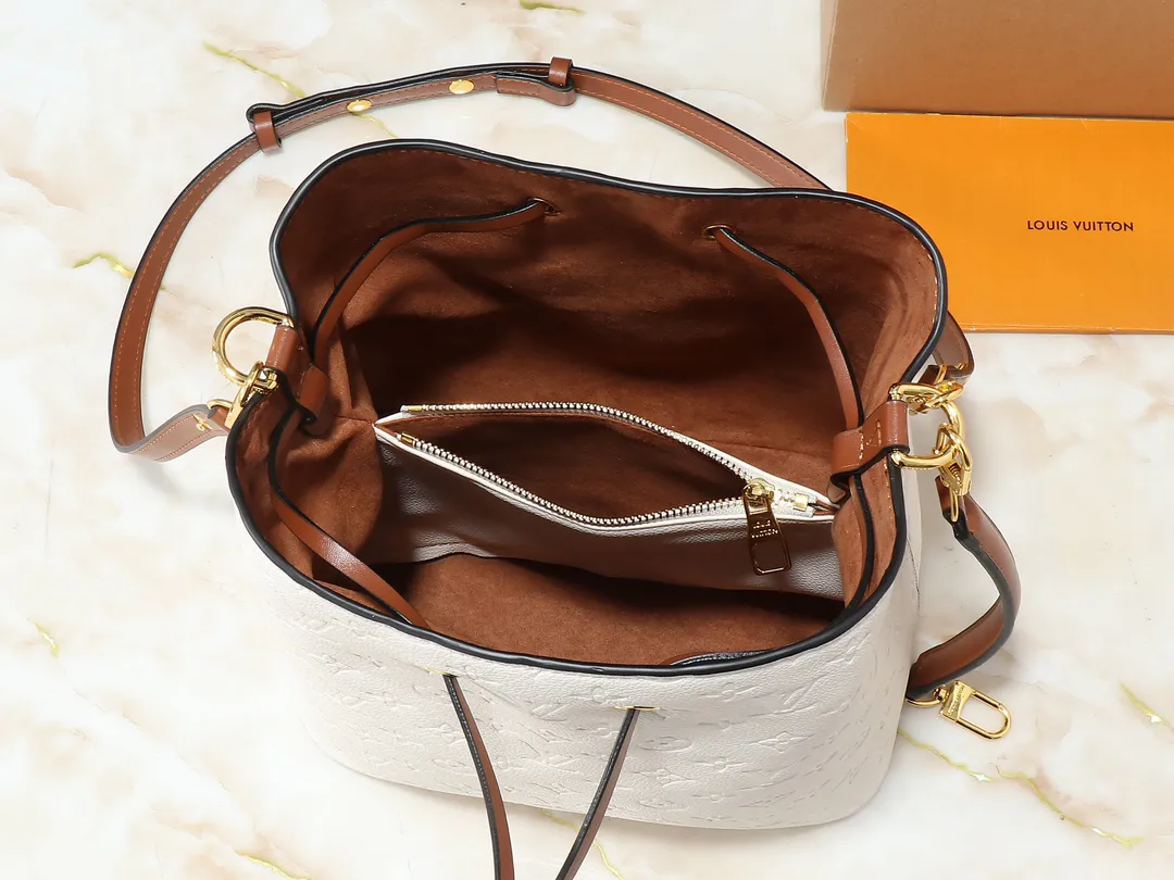 Alternative view of Louis Vuitton NéoNoé M45307
