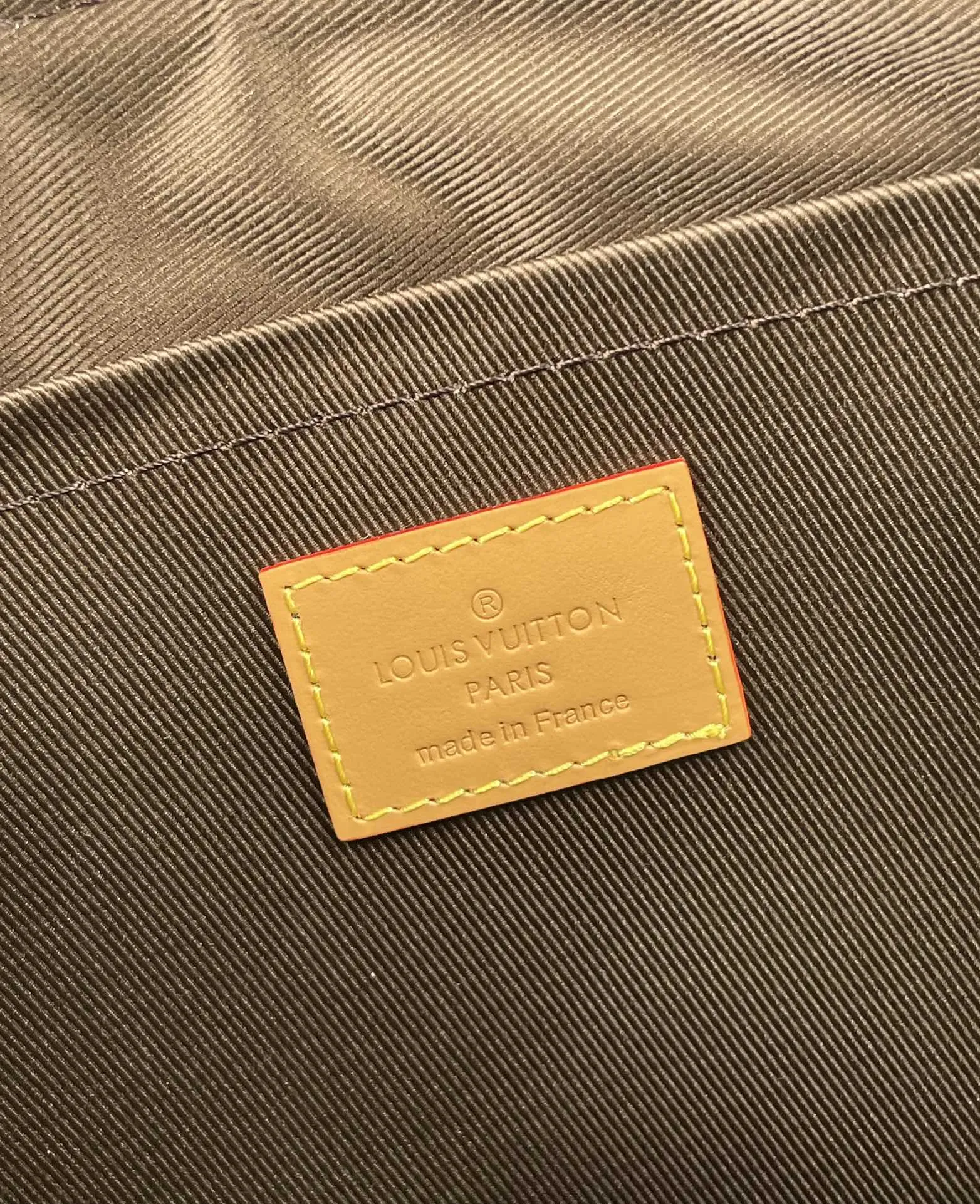 Alternative view of Louis Vuitton Voyage Souple M83568