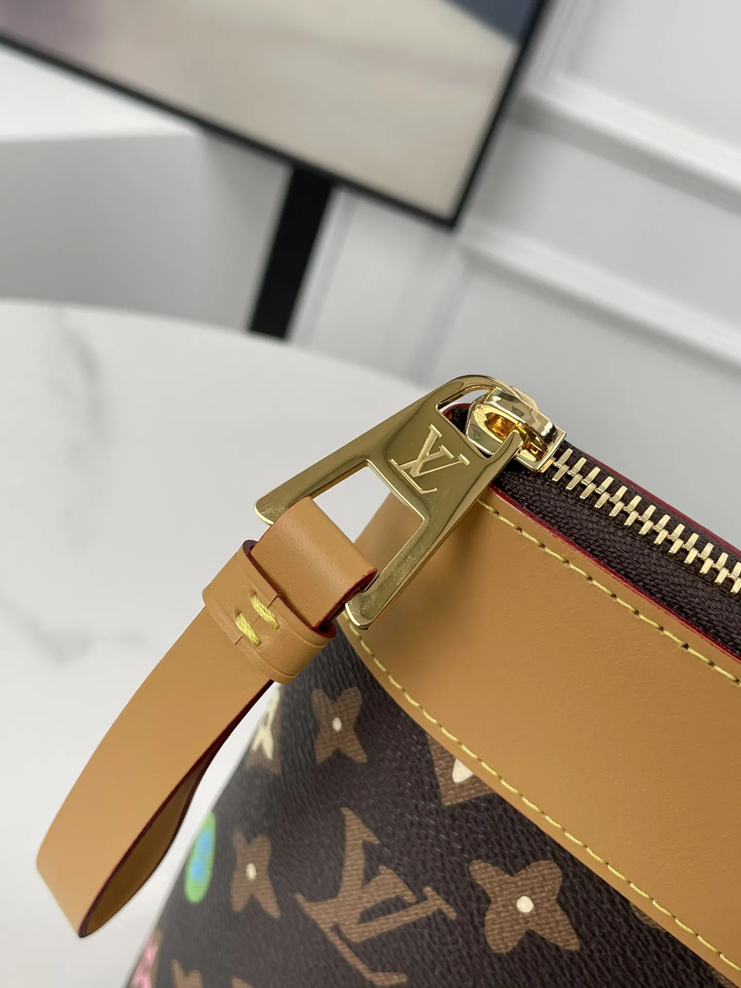 Louis Vuitton Voyage Souple M83568 - Image 9