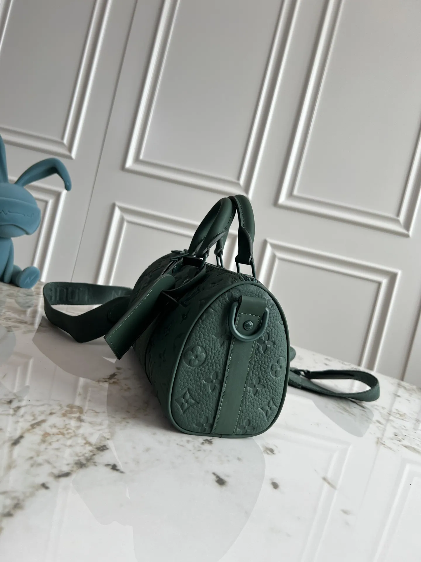 Alternative view of Louis Vuitton Keepall Bandoulière 25 M24432