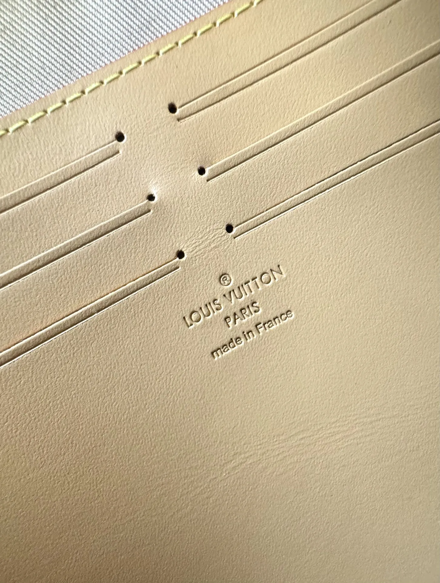 Alternative view of Louis Vuitton Pochette Voyage M83465