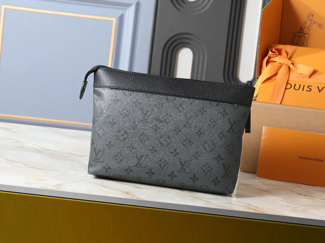 Louis Vuitton Pochette Voyage Souple M14926 - Image 4