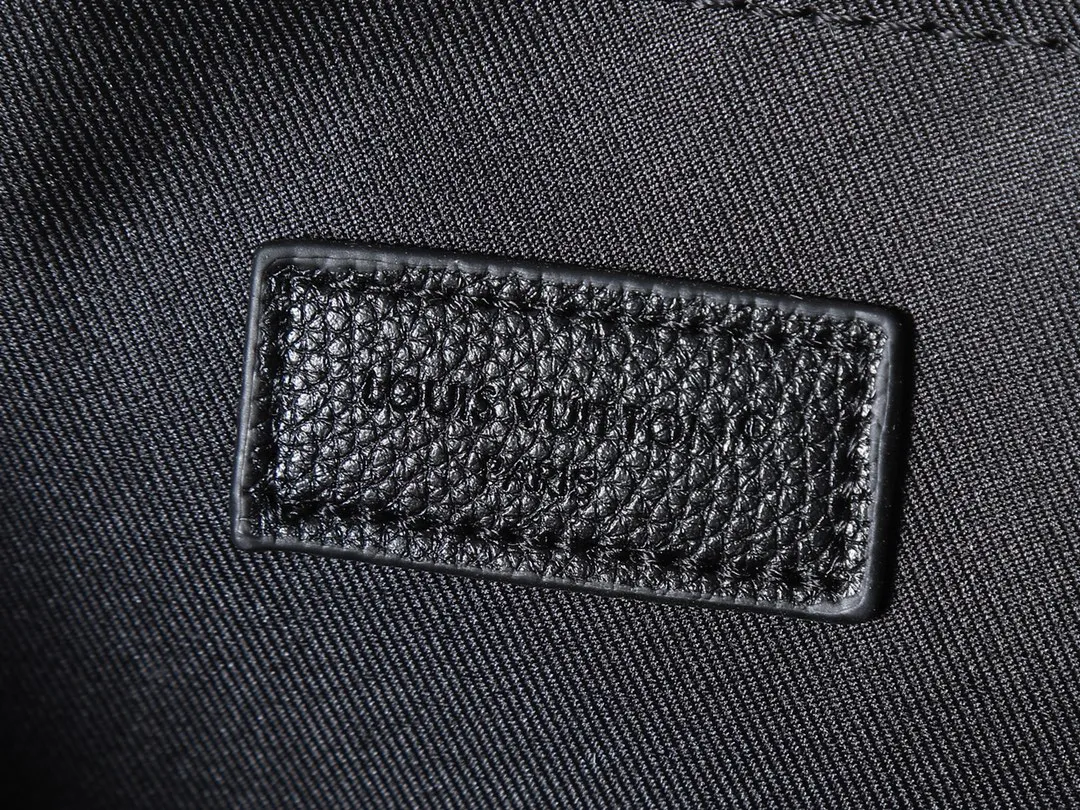 Louis Vuitton Pochette Voyage Souple M14926 - Image 9
