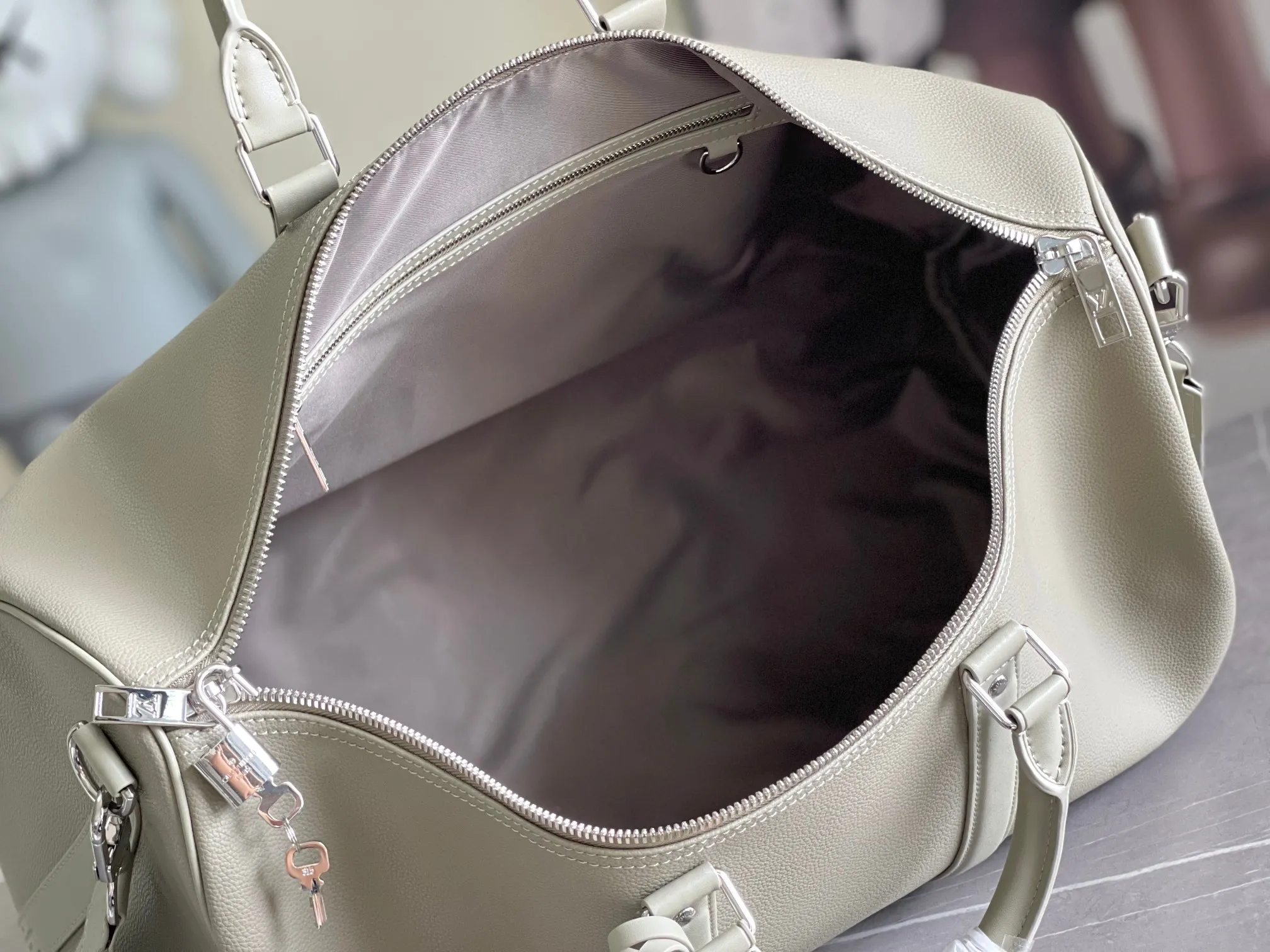 Louis Vuitton Keepall Bandoulière 50 M22609 - Image 10