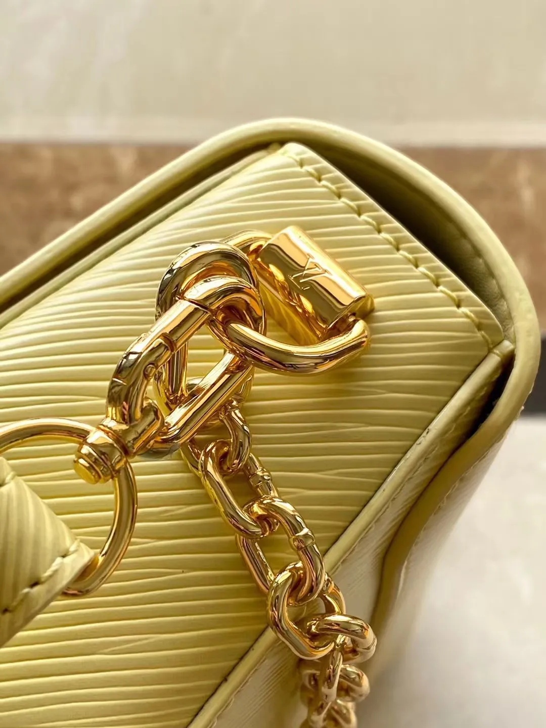 Alternative view of Louis Vuitton Twist West M24548