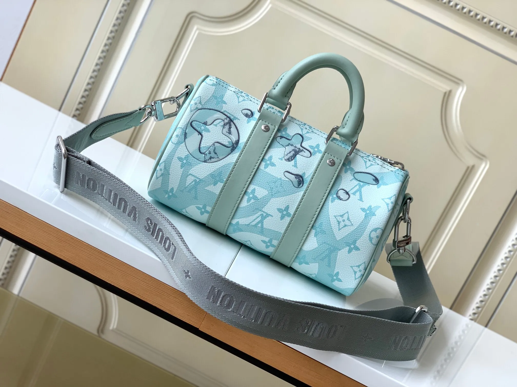 Louis Vuitton Keepall Bandoulière 25 M22527 - Image 4
