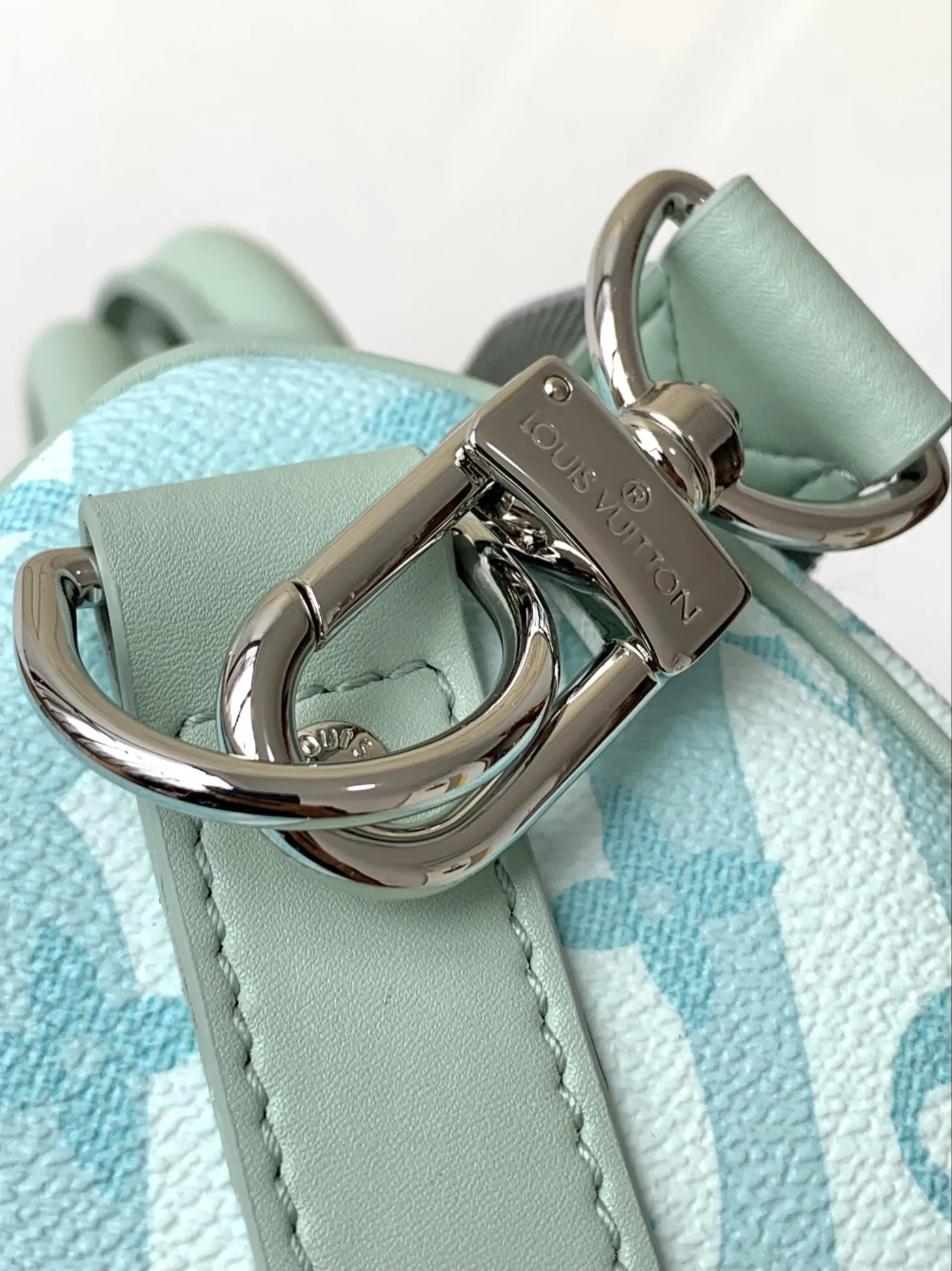 Louis Vuitton Keepall Bandoulière 25 M22527 - Image 9