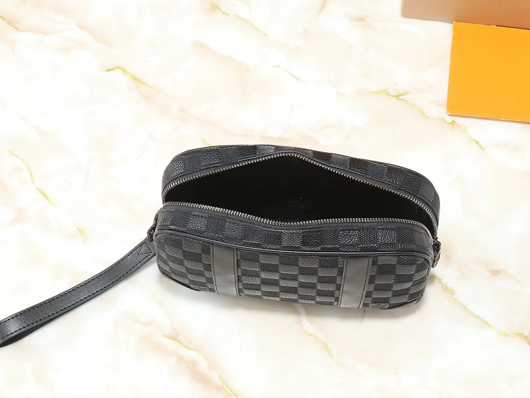 Alternative view of Louis Vuitton Pochette Kasai M82076