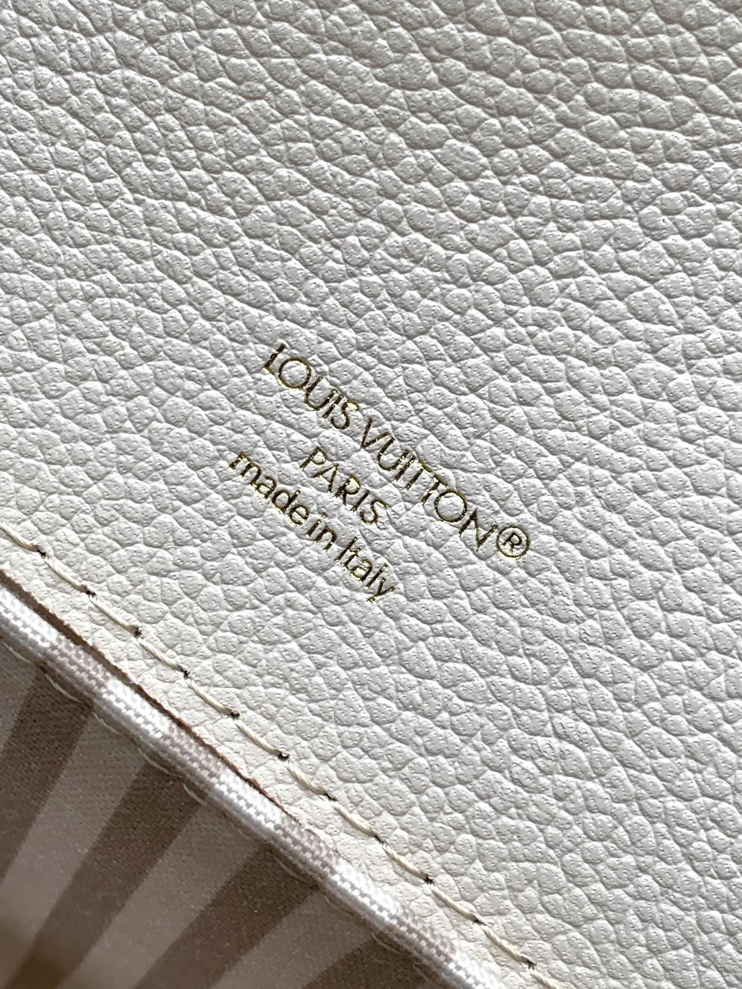 Alternative view of Louis Vuitton Pochette Métis M14977
