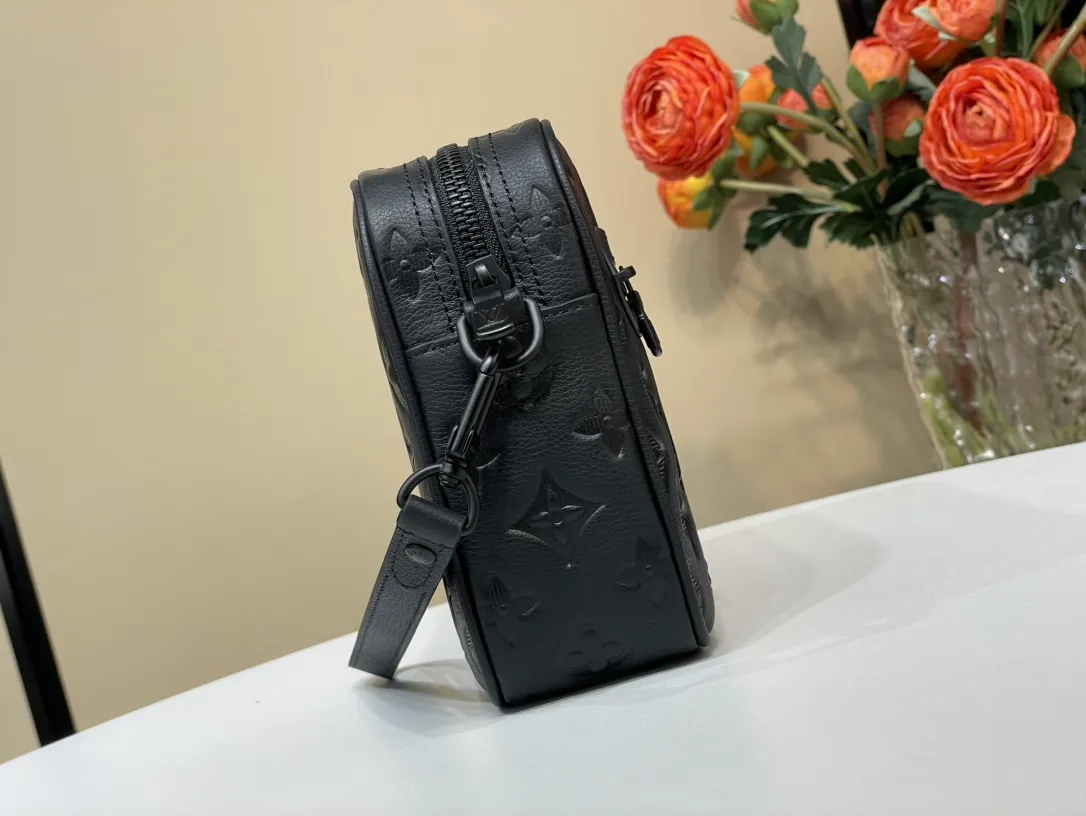Louis Vuitton Pochette Kasai M14910 - Image 4