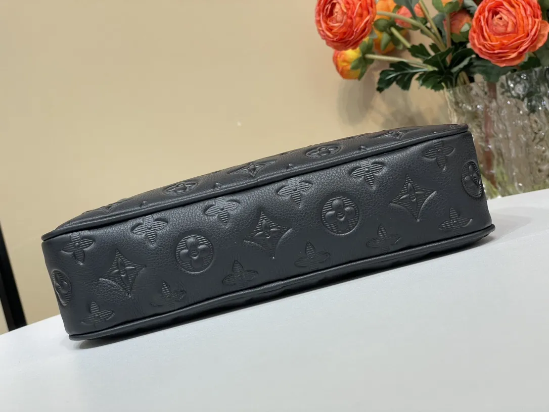 Louis Vuitton Pochette Kasai M14910 - Image 6