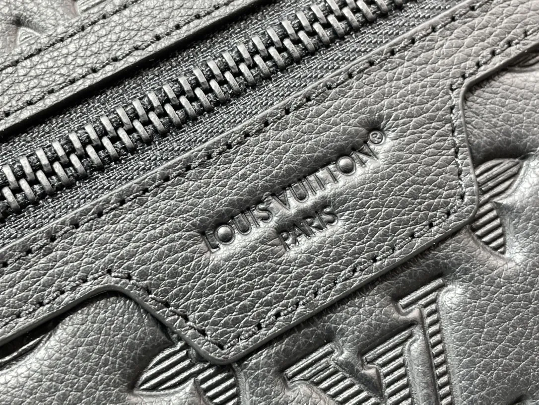 Louis Vuitton Pochette Kasai M14910 - Image 7