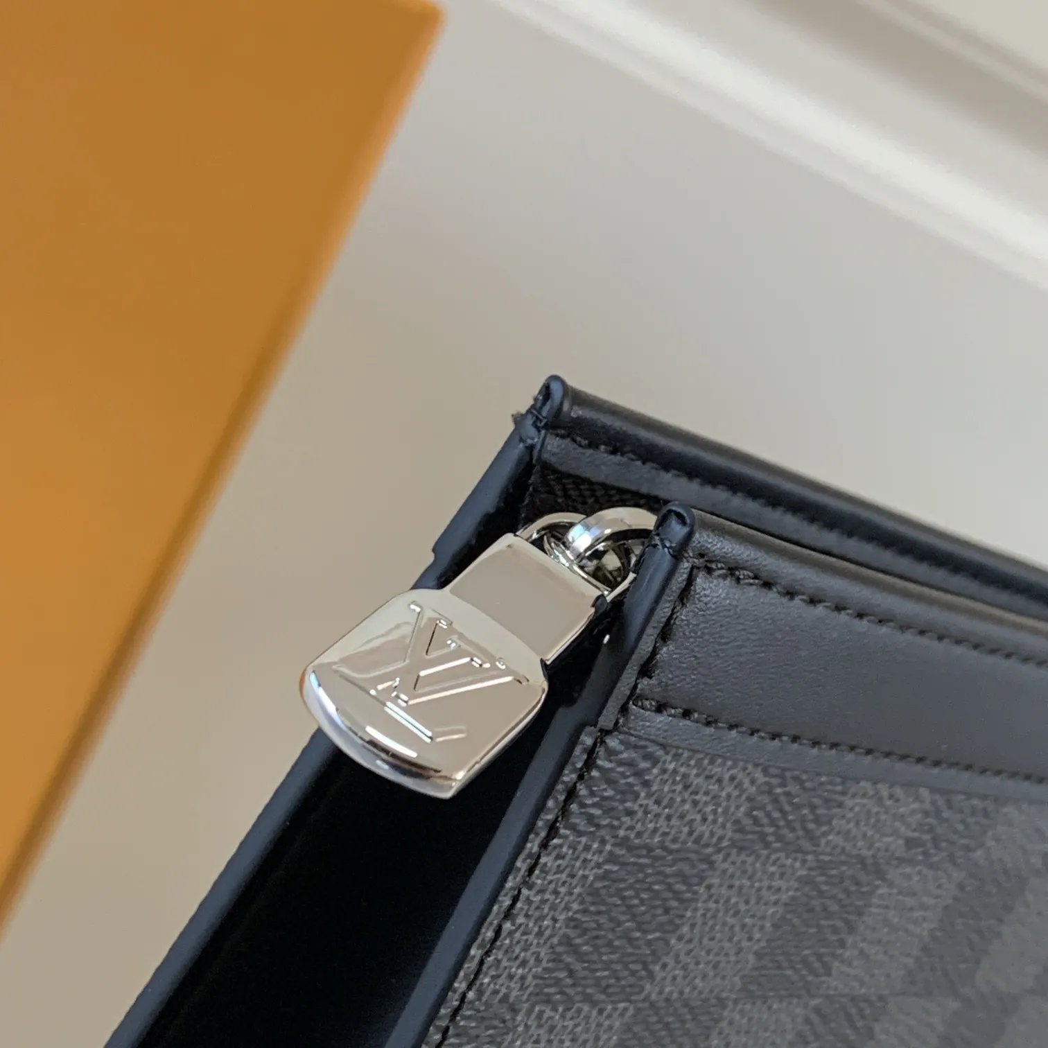 Louis Vuitton Pochette Voyage MM N41696 - Image 7
