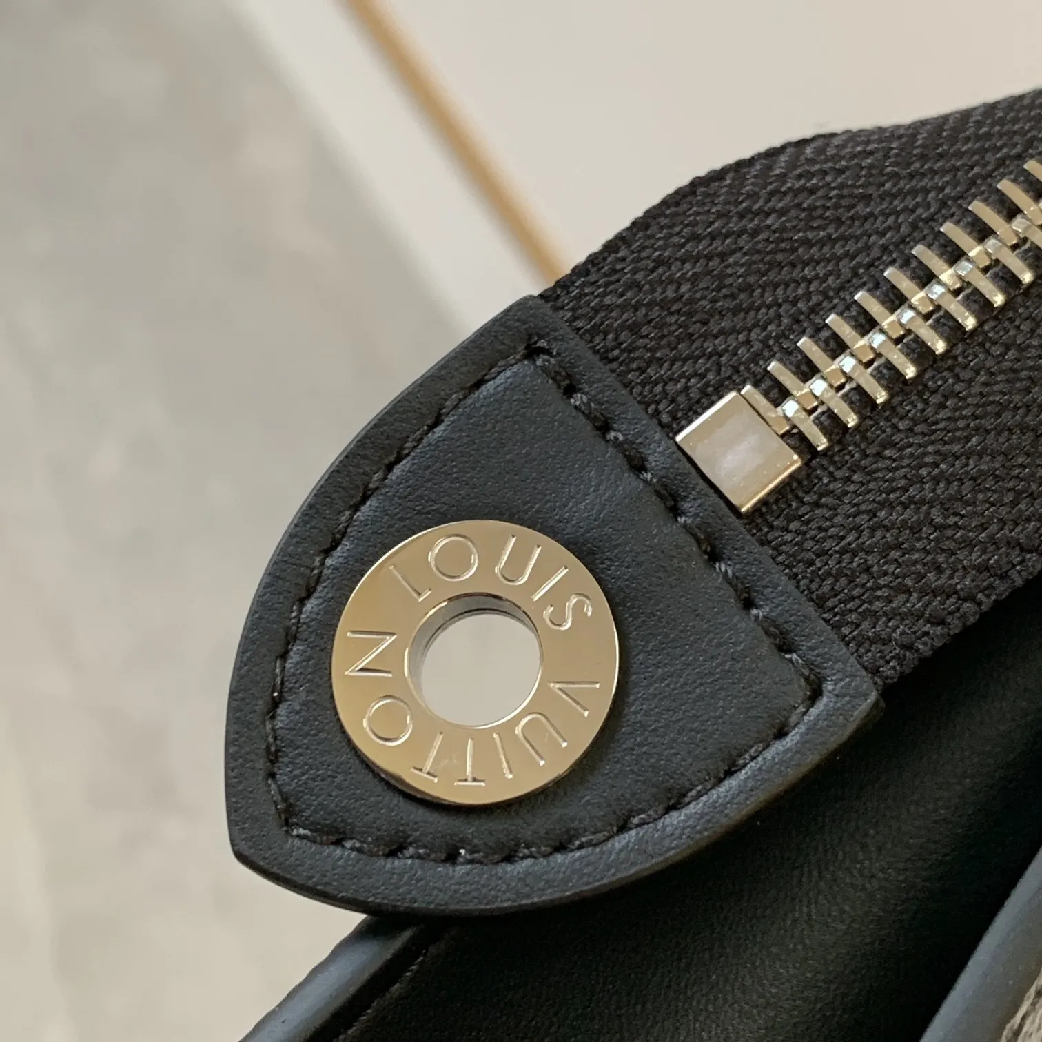 Louis Vuitton Pochette Voyage MM N41696 - Image 10