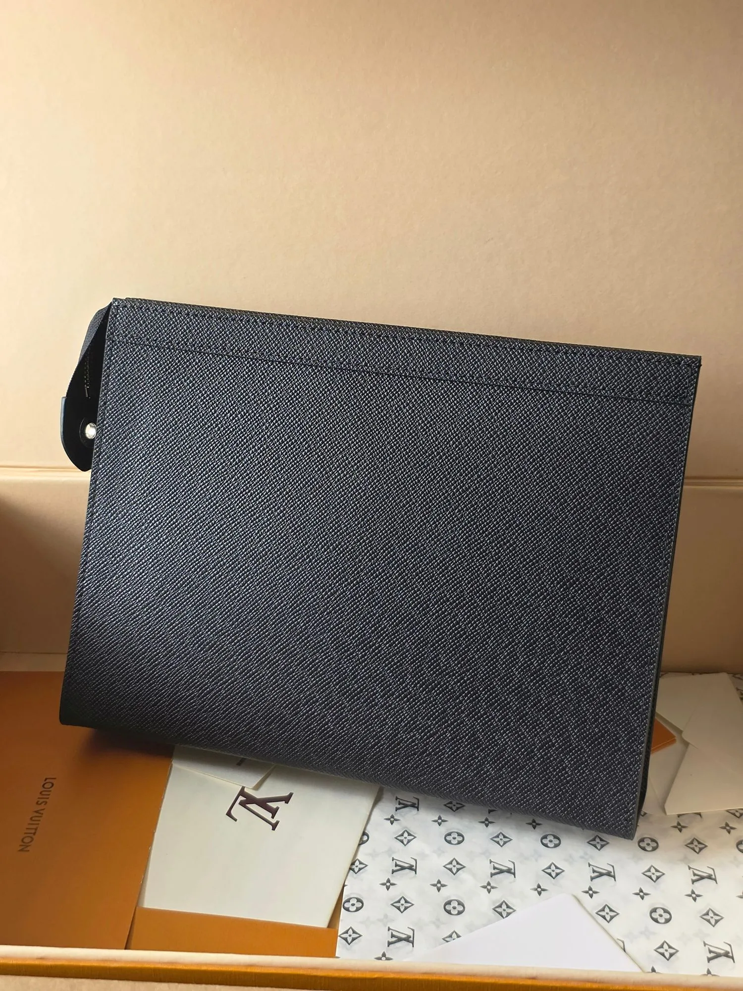 Alternative view of Louis Vuitton Pochette Voyage M30450